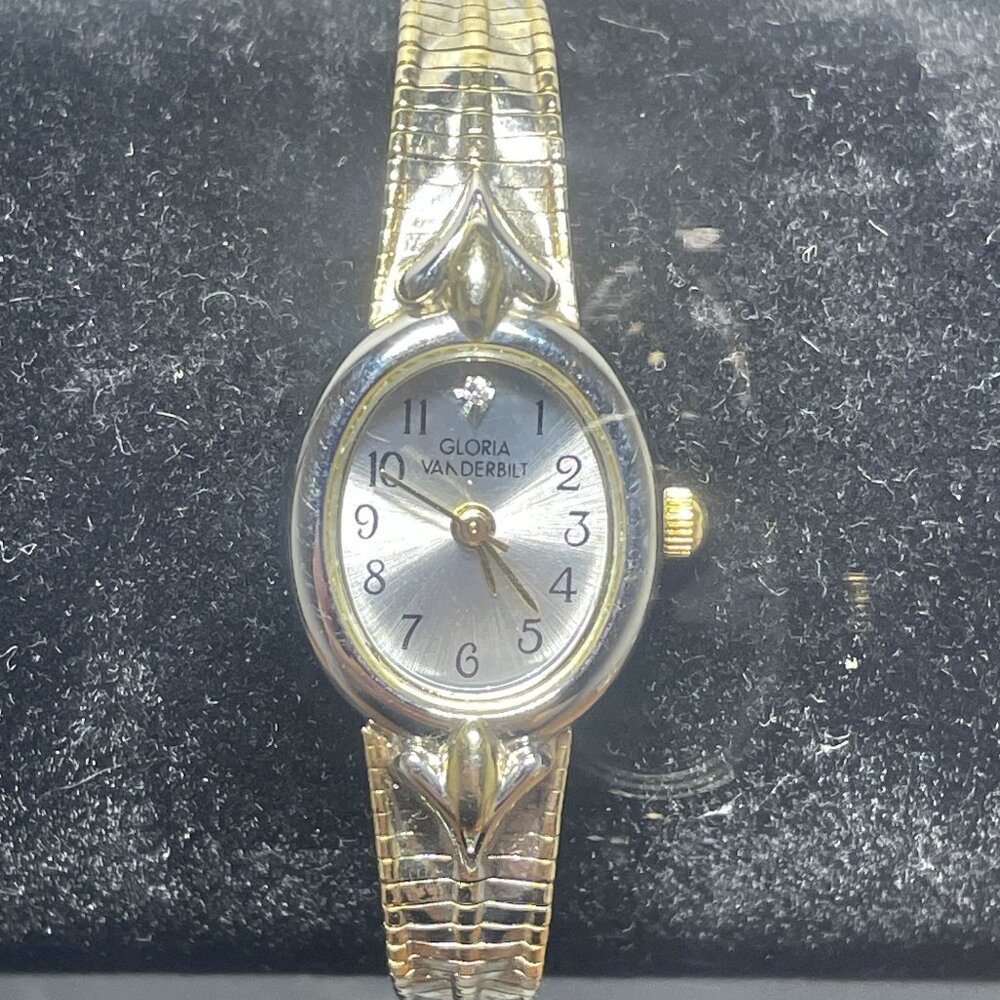 Gloria Vanderbilt Silver-tone Women's Watch